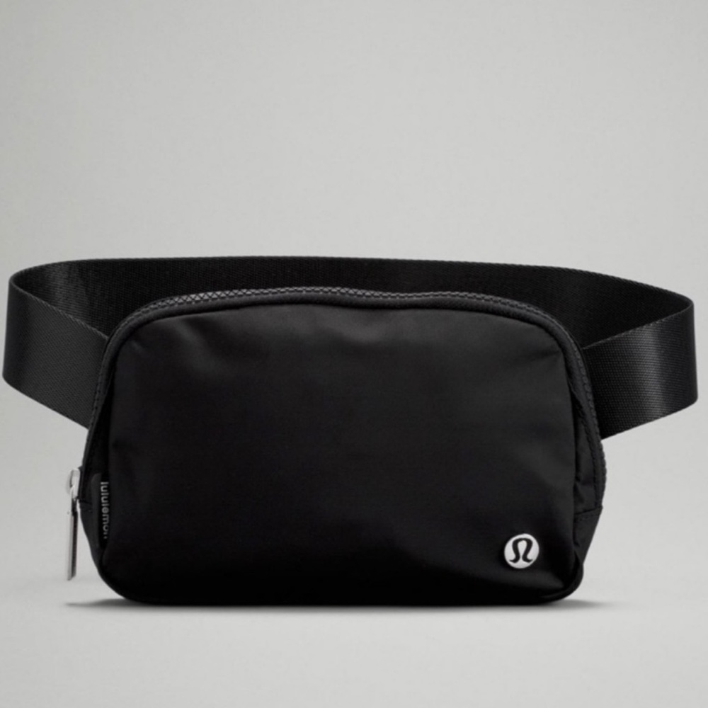 Lululemon Belt Bag new with tags :)
